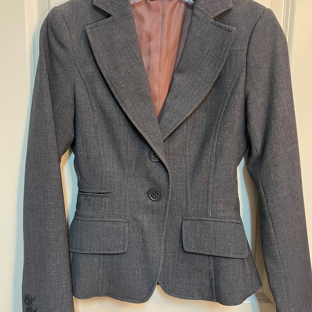Womens Stefanel grey suit- size 2P - fitted blazer and boot cut pants.